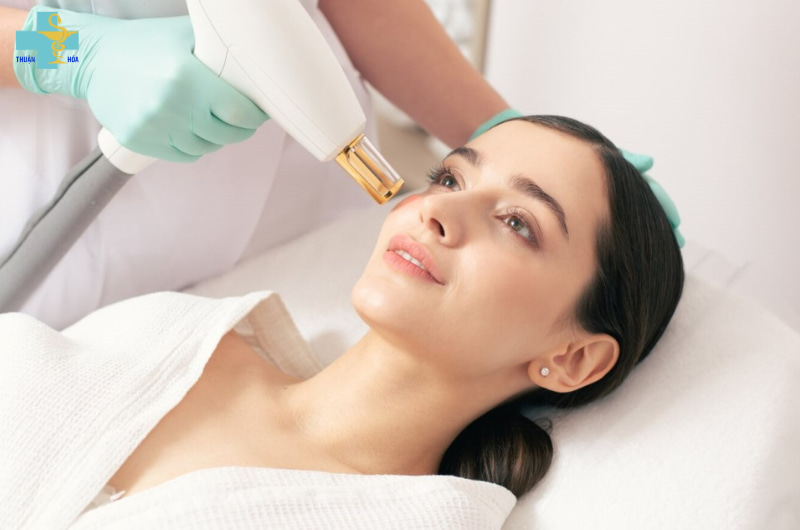 Có nên dùng mỹ phẩm cải thiện tàn nhang? Góc giải đáp chi tiết 6 cải thiện làn da qua phương pháp thẩm mỹ