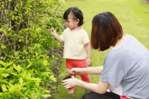 5 mẹo hay xử lý táo bón tại nhà cho bé 5 tăng cường hoạt động vận động
